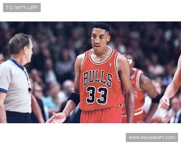 埃琳·安德森场下的包包比我一个月工资还厚，真不敢信这生活到底怎么过的