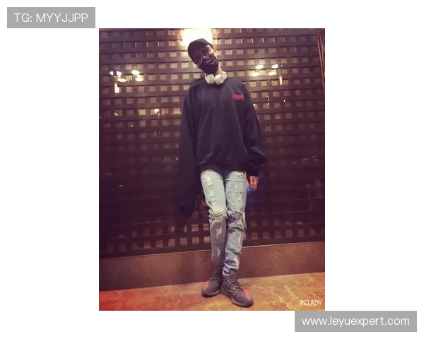 张玉宁这生活也太高级了，连买个外套都像拍时尚大片